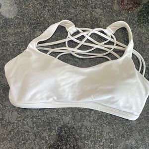 Lululemon free to be bra